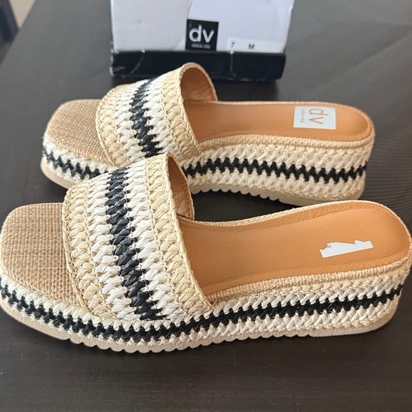 DV by Dolce Vita Natural Woven Platform Slide Mules with Black Trim - Picture 2 of 4